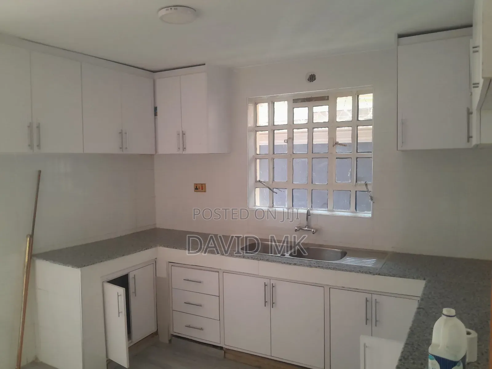 4bdrm Maisonette in Membley for sale in Membley Estate