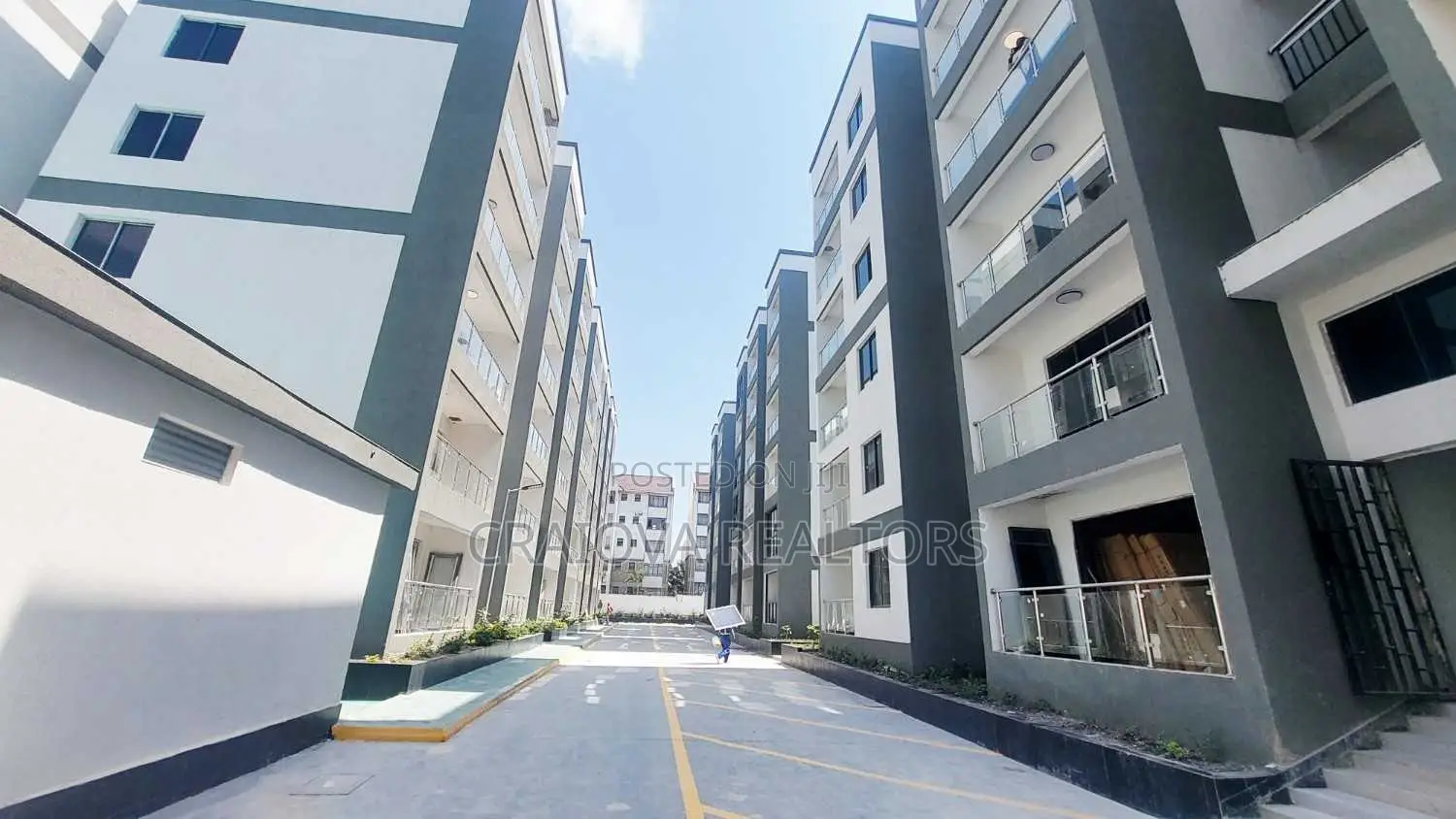 3bdrm Apartment in Gateway Mall Area for sale in Gateway Mall Area