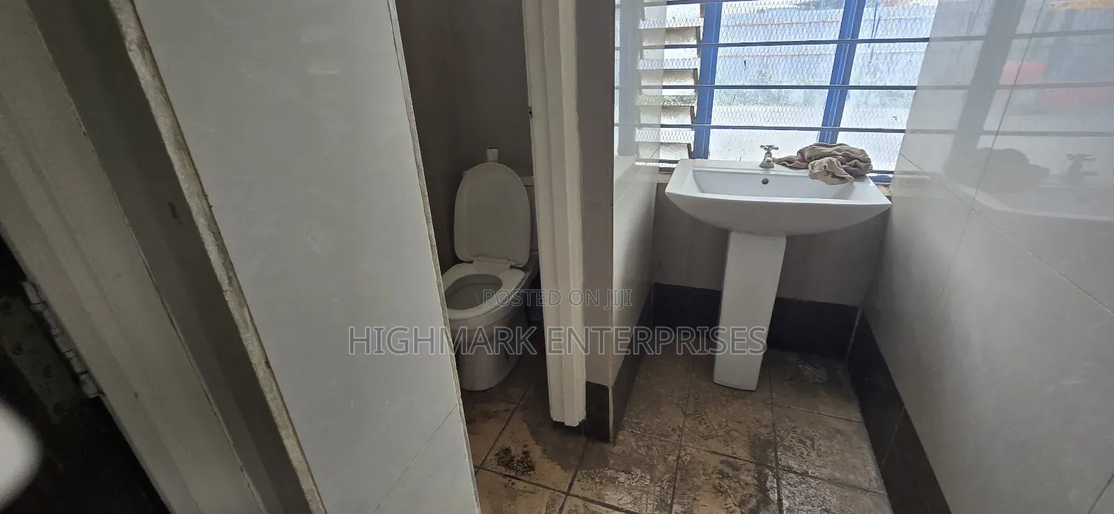 6000 Sq Ft Godown to Let Cabanas in City Cabanas