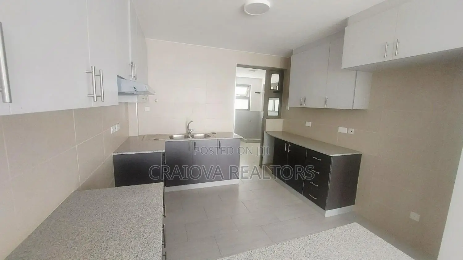 3bdrm Apartment in Lavington for sale in Lavington