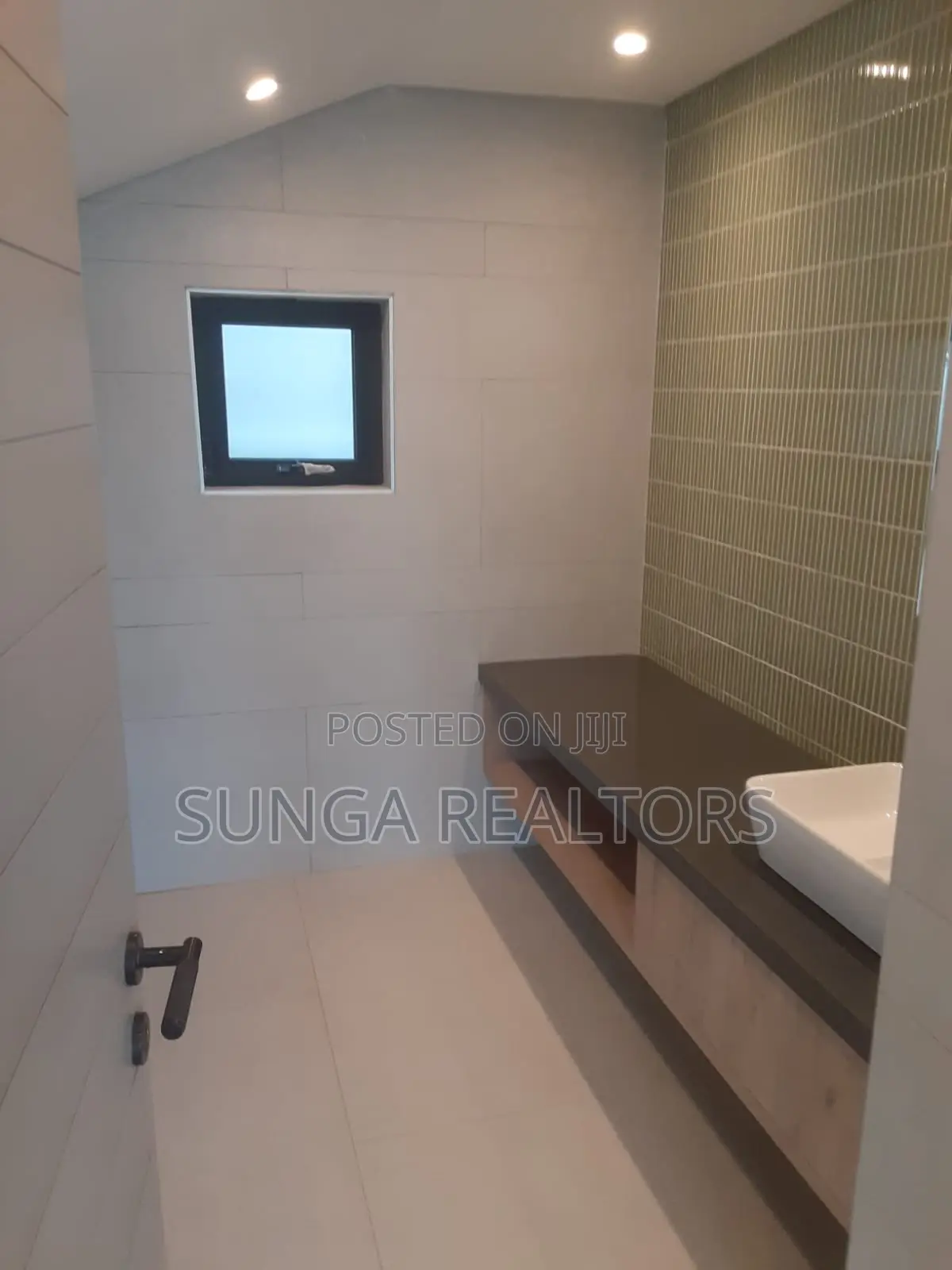 5bdrm Townhouse/Terrace in Kyuna Estate for sale in Kyuna Estate