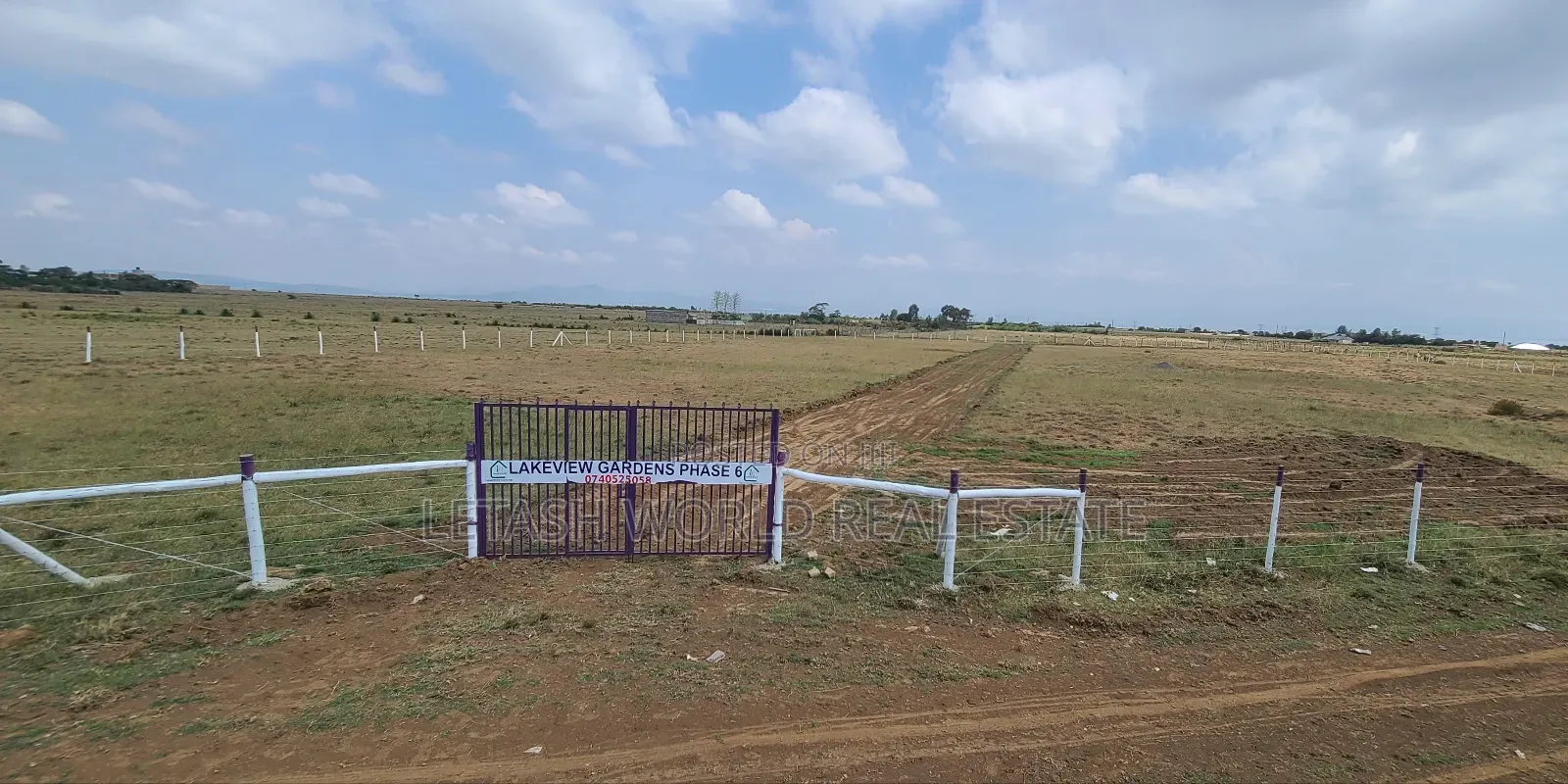 Selling , Lake View Phase 6 in Mirera