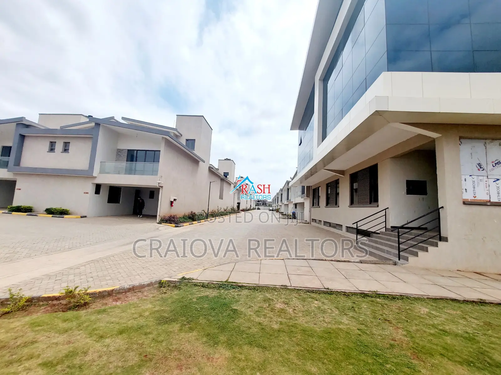 4bdrm Townhouse / Terrace in Gateway Mall Area for rent in Gateway Mall Area