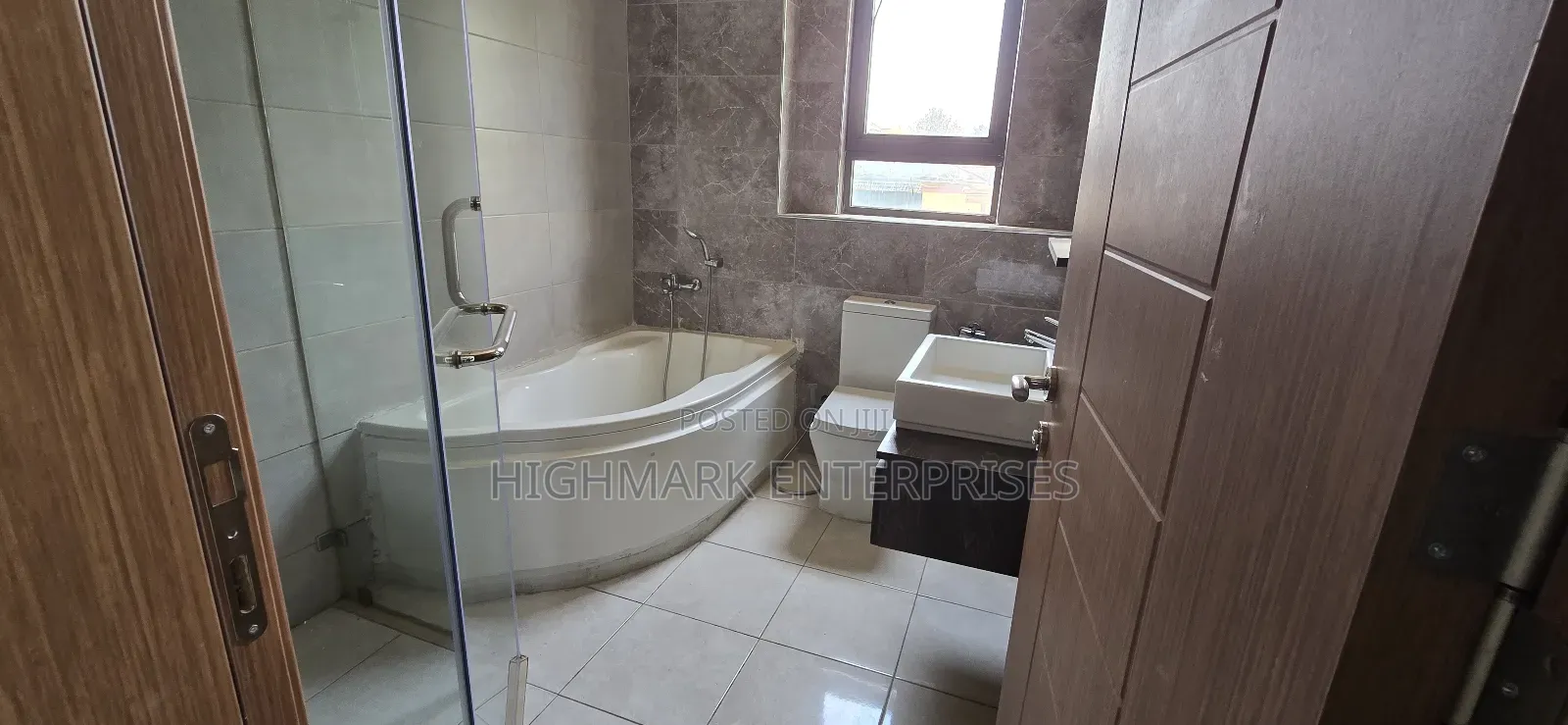3bdrm Apartment in Kilimani, Hurlingham for sale in Hurlingham