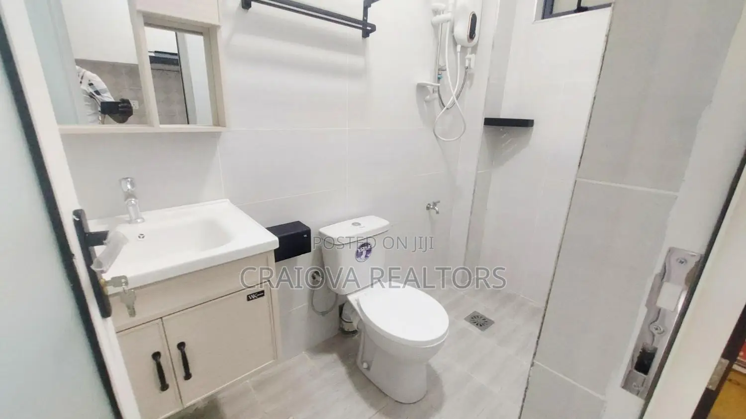 Furnished 1bdrm Apartment in Gate B for sale in Gate B