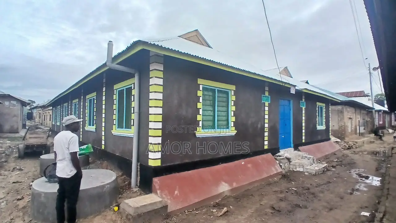12bdrm House in Kadongo, Mshomoroni for sale in Mshomoroni