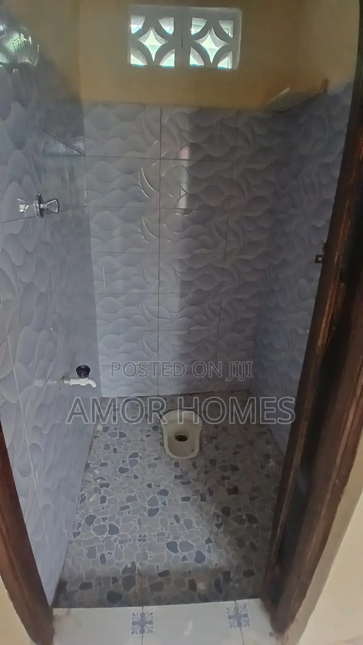 12bdrm House in Kadongo, Mshomoroni for sale in Mshomoroni