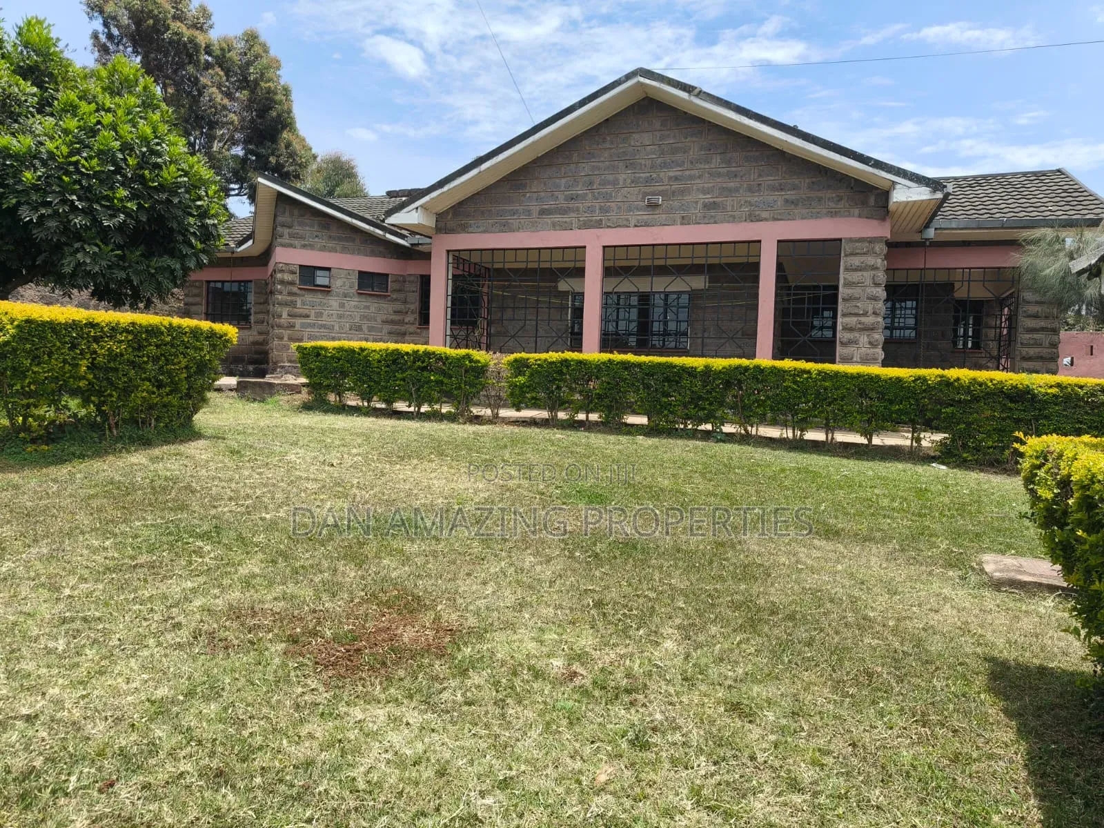 4bdrm Bungalow in Kerarapon Drive for rent in Kerarapon
