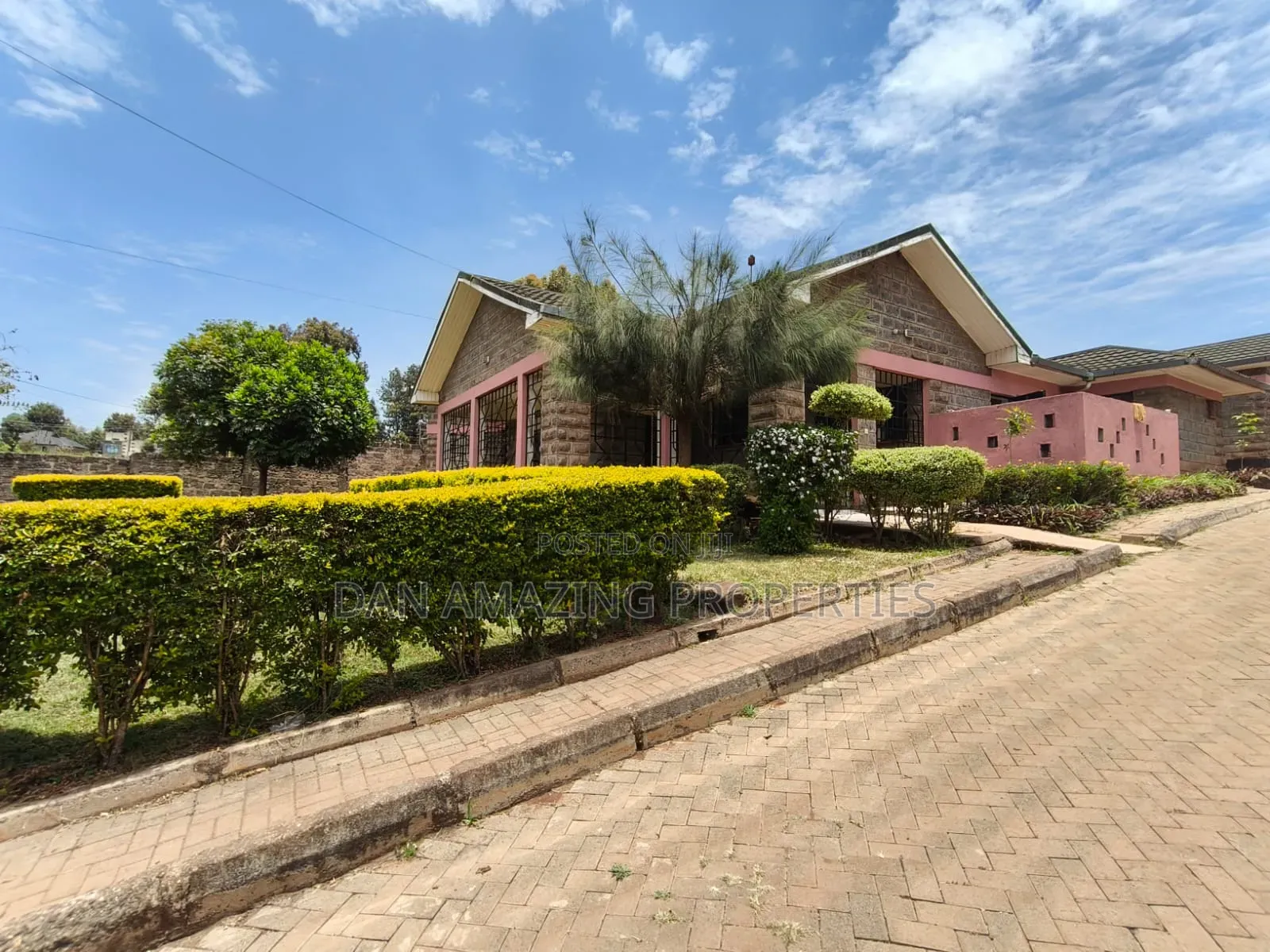 4bdrm Bungalow in Kerarapon Drive for rent in Kerarapon