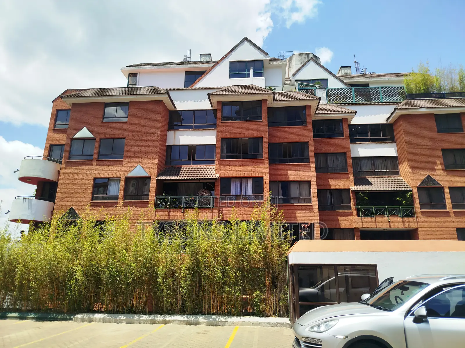 3bdrm Apartment in Westlands, Raphta Road Area for sale in Raphta Road Area