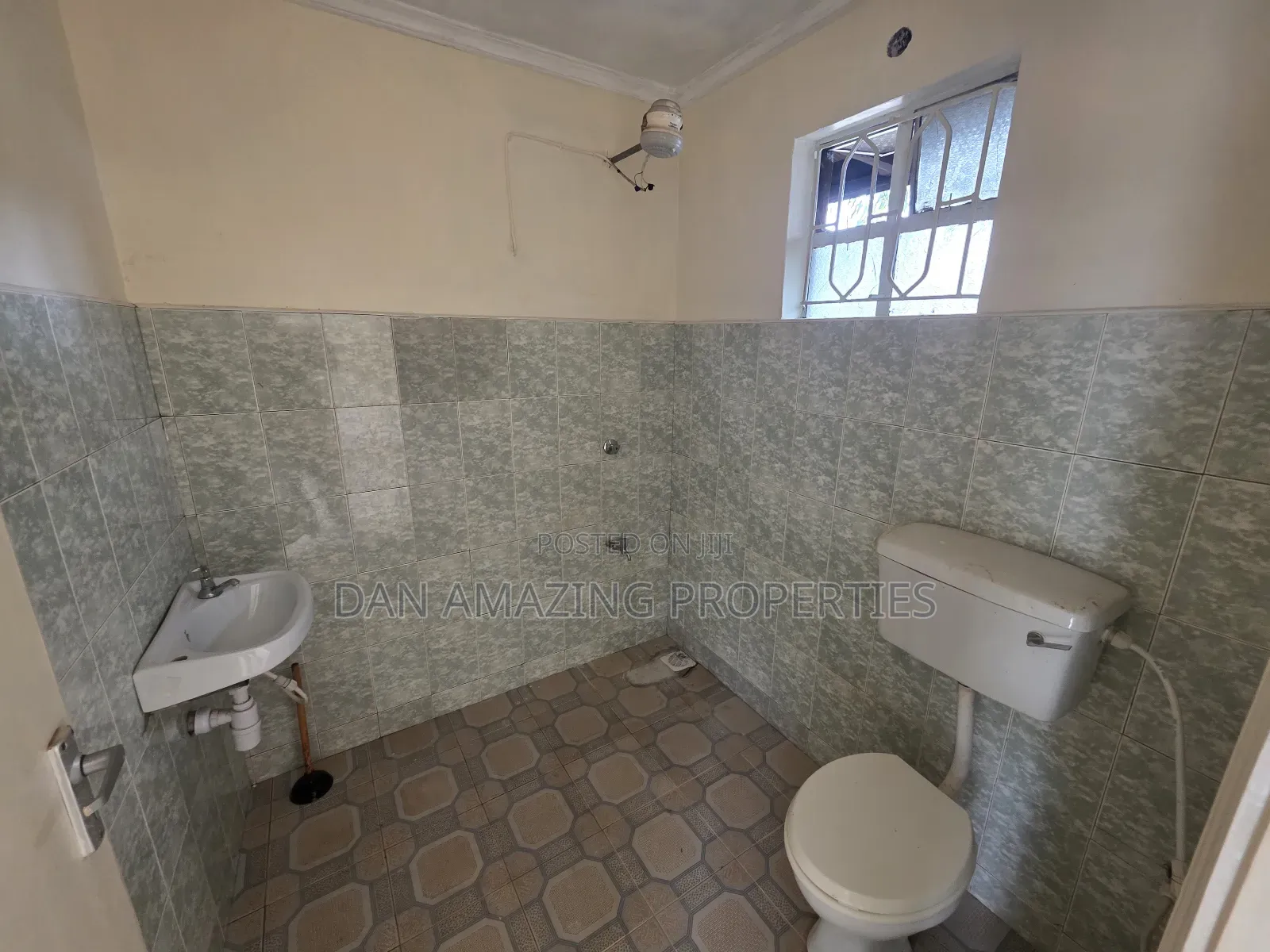 3bdrm Bungalow in Seketo Plus Dsq, Oluulua for sale in Oluulua