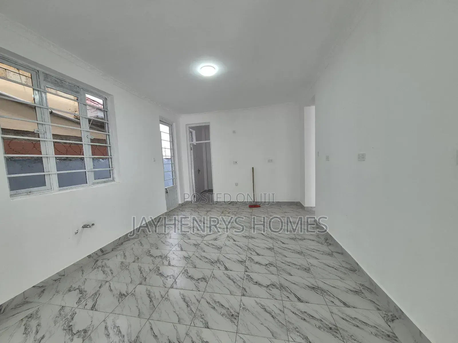 4bdrm Maisonette in Membley Estate for sale in Membley Estate