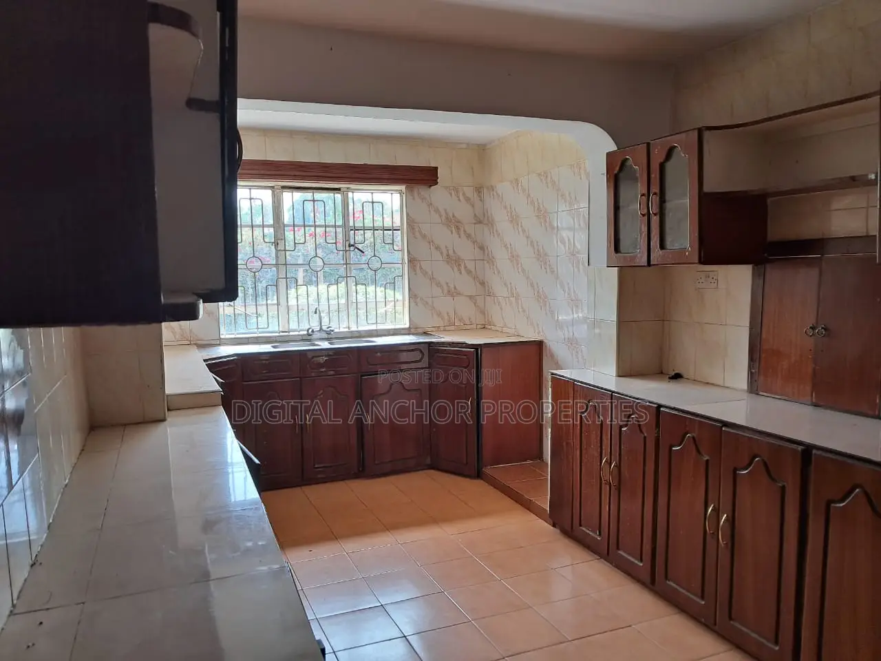 Office / Restuarant Rent Space Availble in Karen