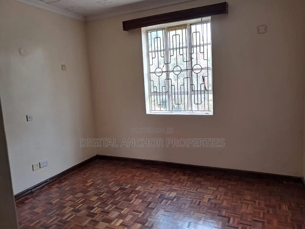 Office / Restuarant Rent Space Availble in Karen