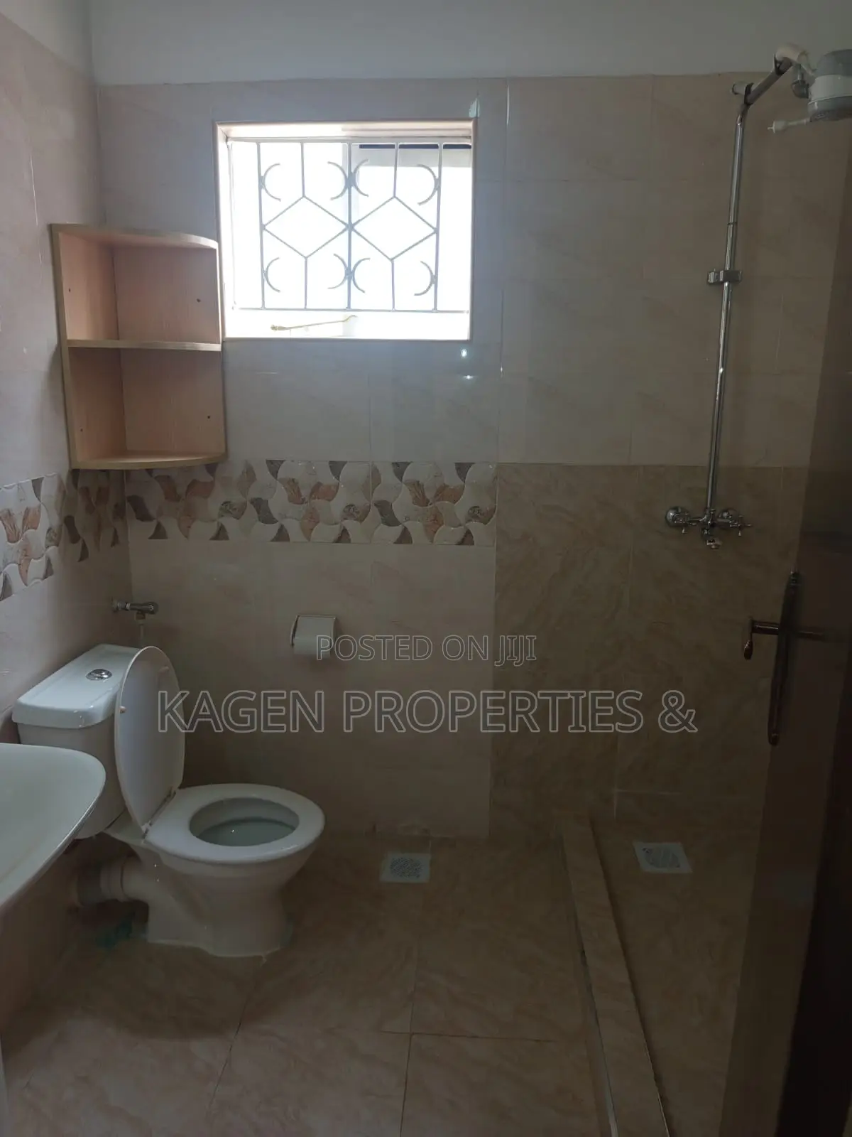4bdrm Maisonette in Lavington for sale in Lavington