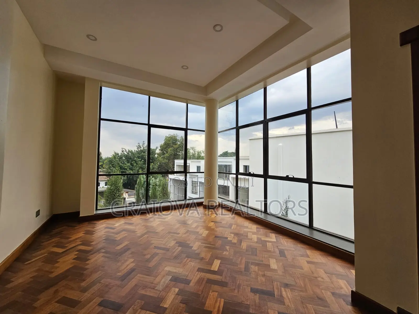 5bdrm Villa in Lavington for sale in Lavington