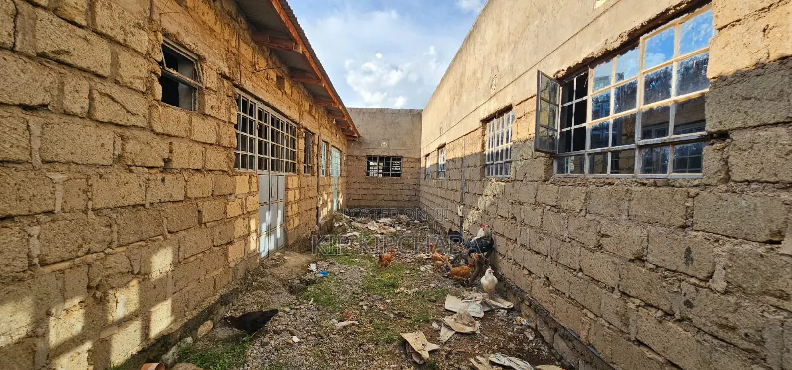 14bdrm Duplex in Roadblock, Huruma for sale in Huruma
