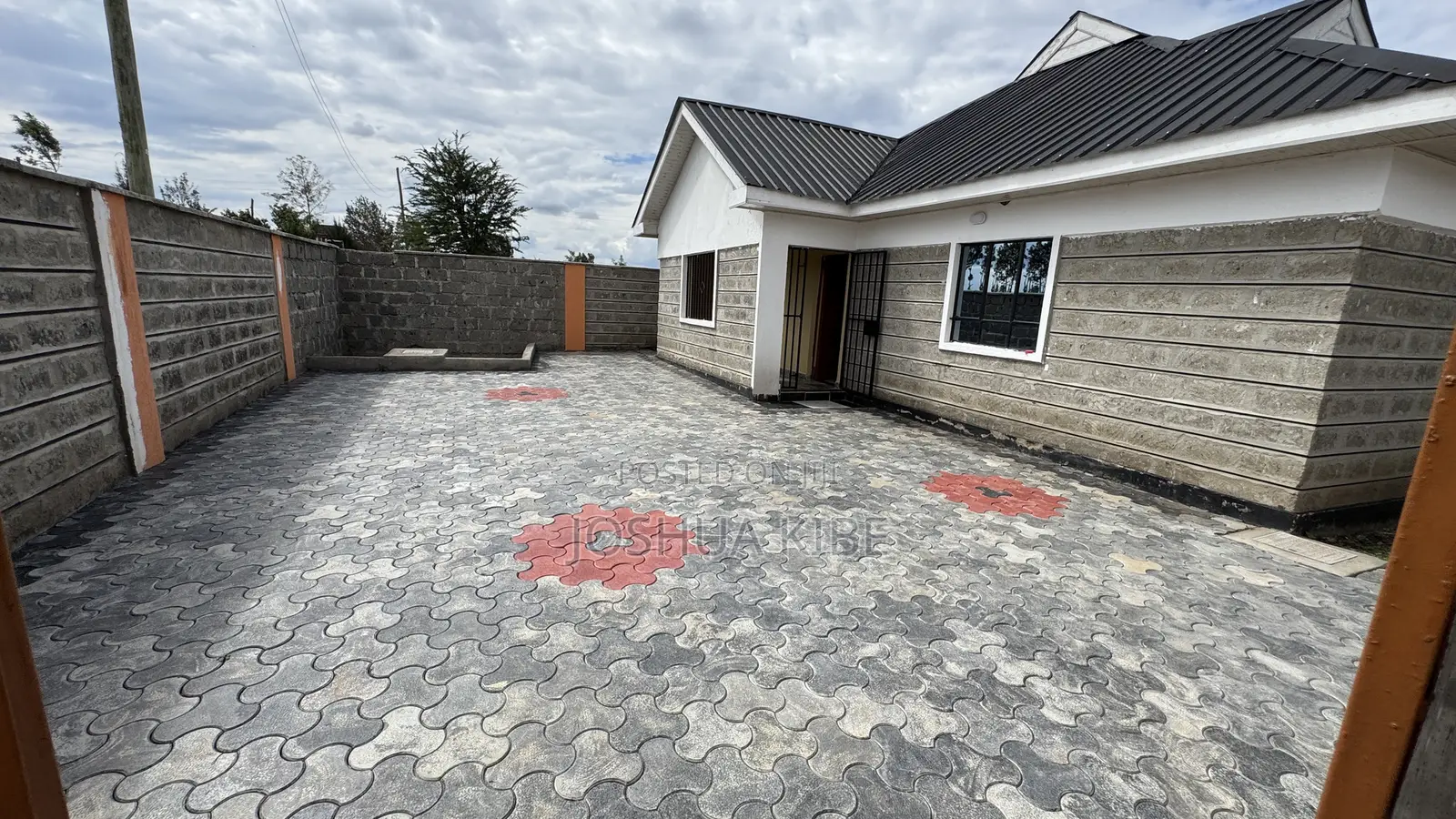 3bdrm Bungalow in Mwihoko Estate, Kasarani for sale in Kasarani