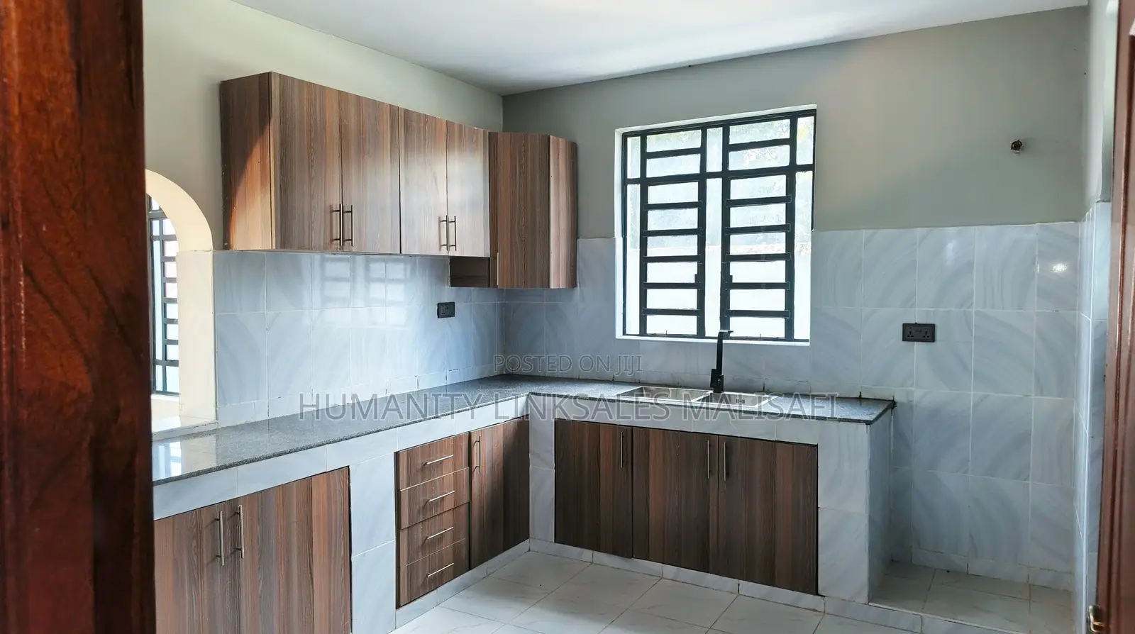 4bdrm Mansion in Karai for sale in Karai