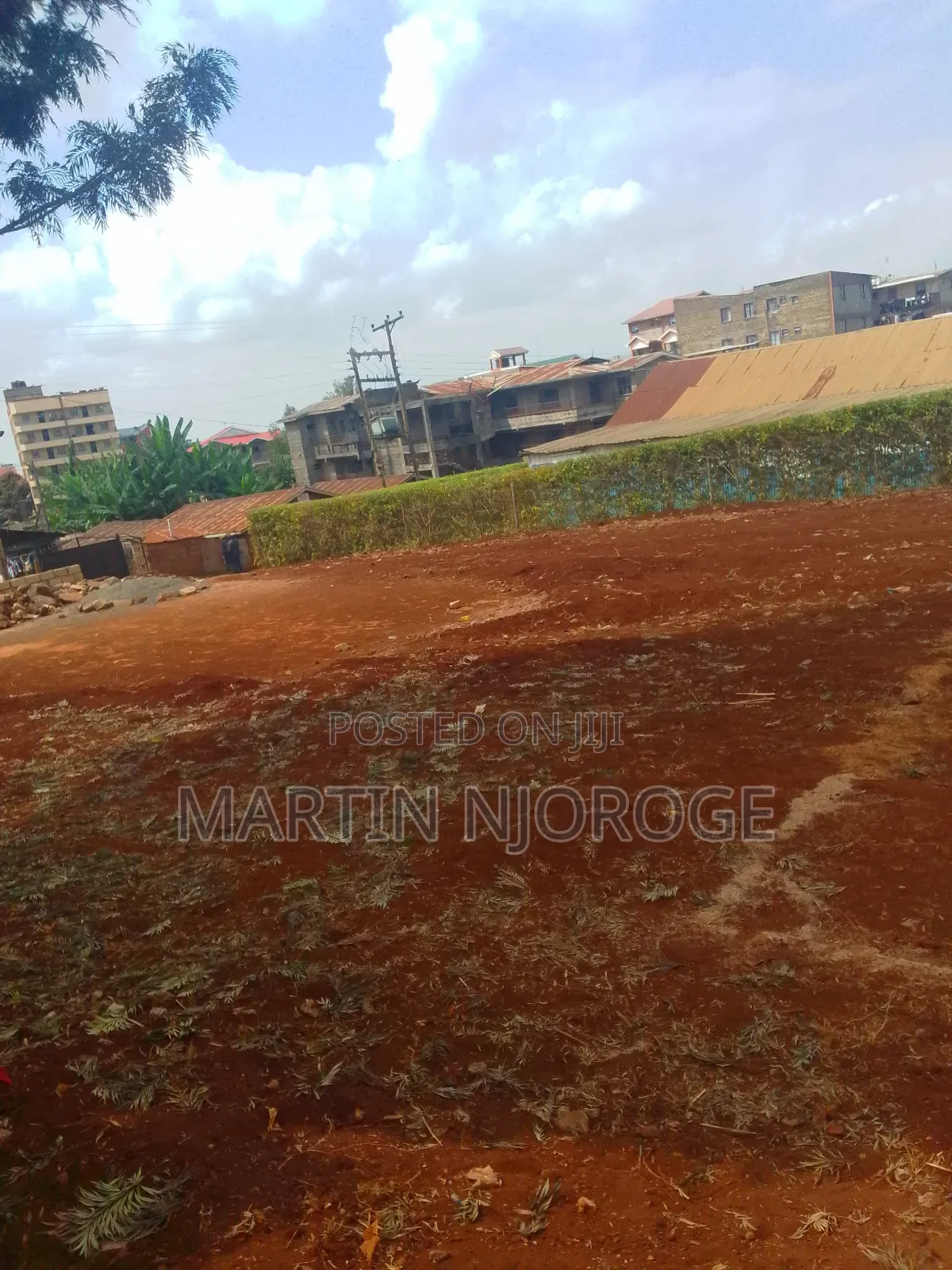1⁄4 Acre Plot Gitaru in Regen