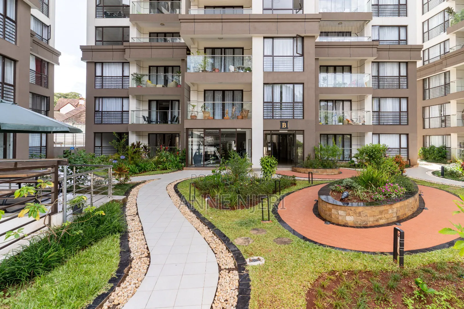 Amazing 2bdrm Apartment Located in Riverside at Per Day in Riverside Drive