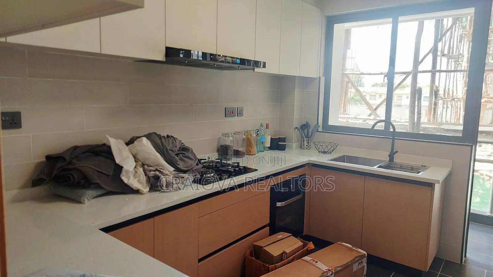 3bdrm Apartment in Gateway Mall Area for sale in Gateway Mall Area