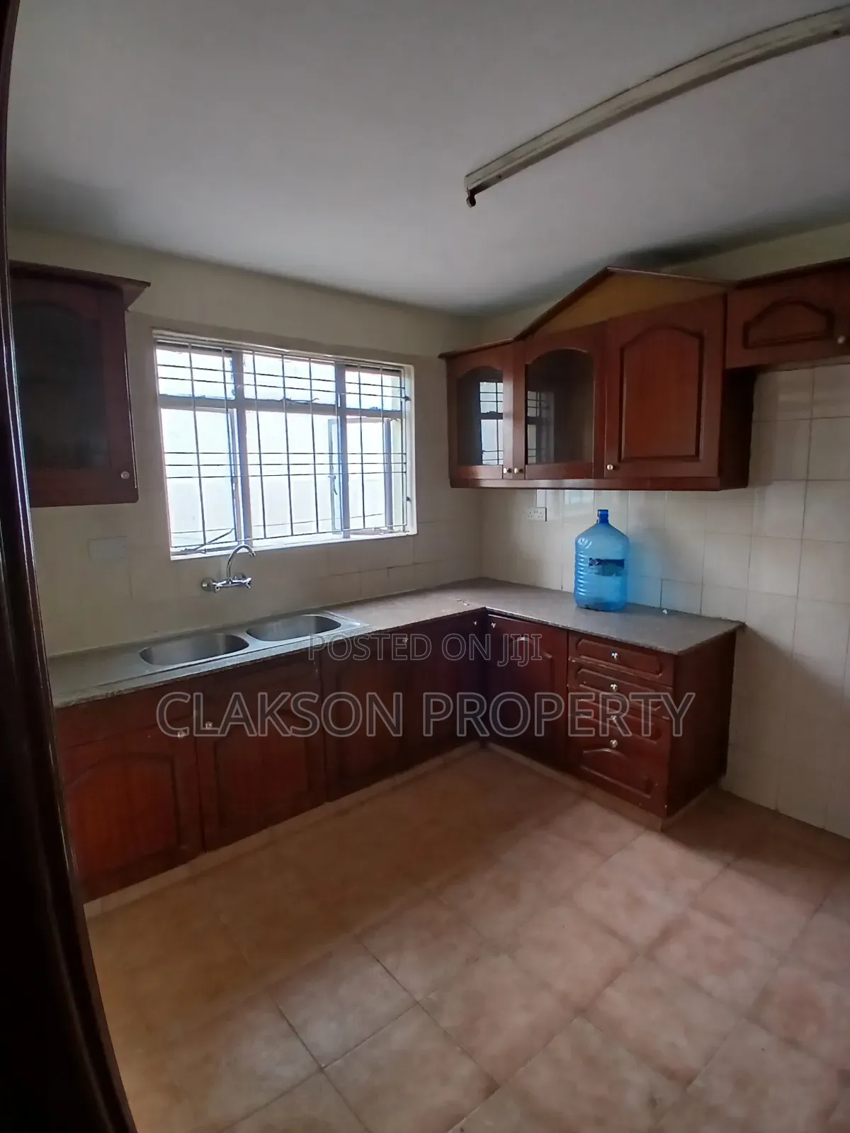 4bdrm Apartment in Riverside for rent in Riverside Drive