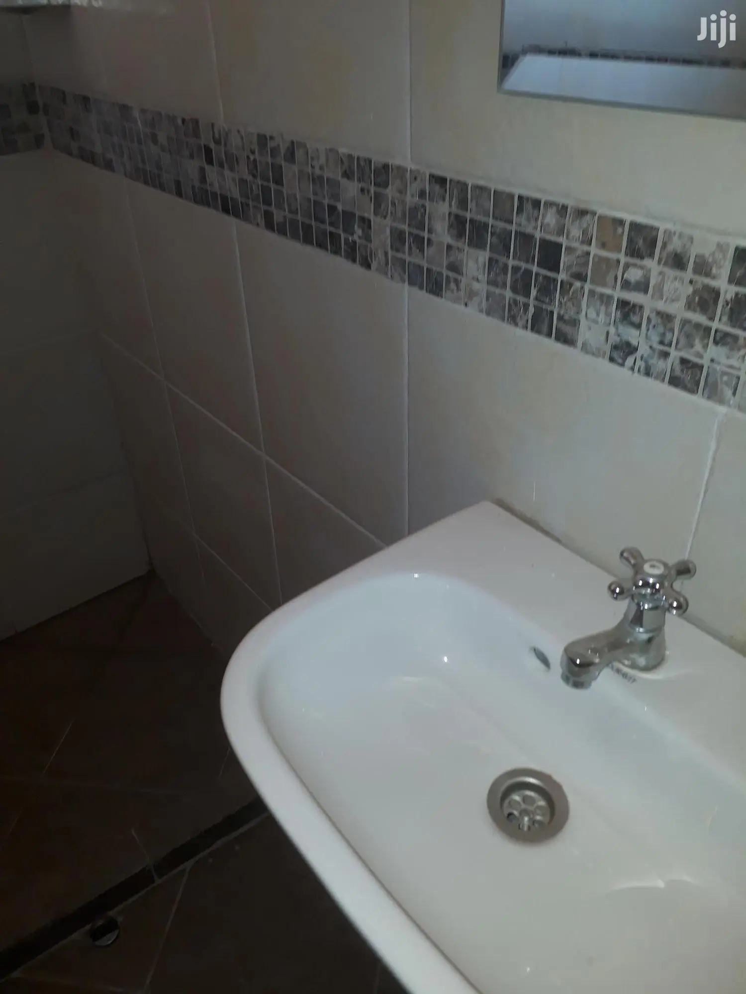 Lavington Studio Rental: Spacious Living Space Available in Lavington