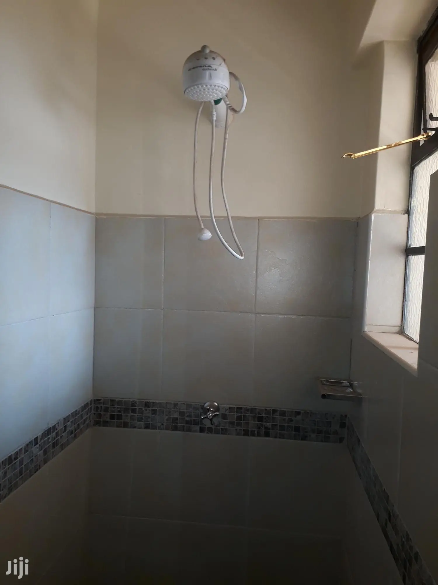 Lavington Studio Rental: Spacious Living Space Available in Lavington