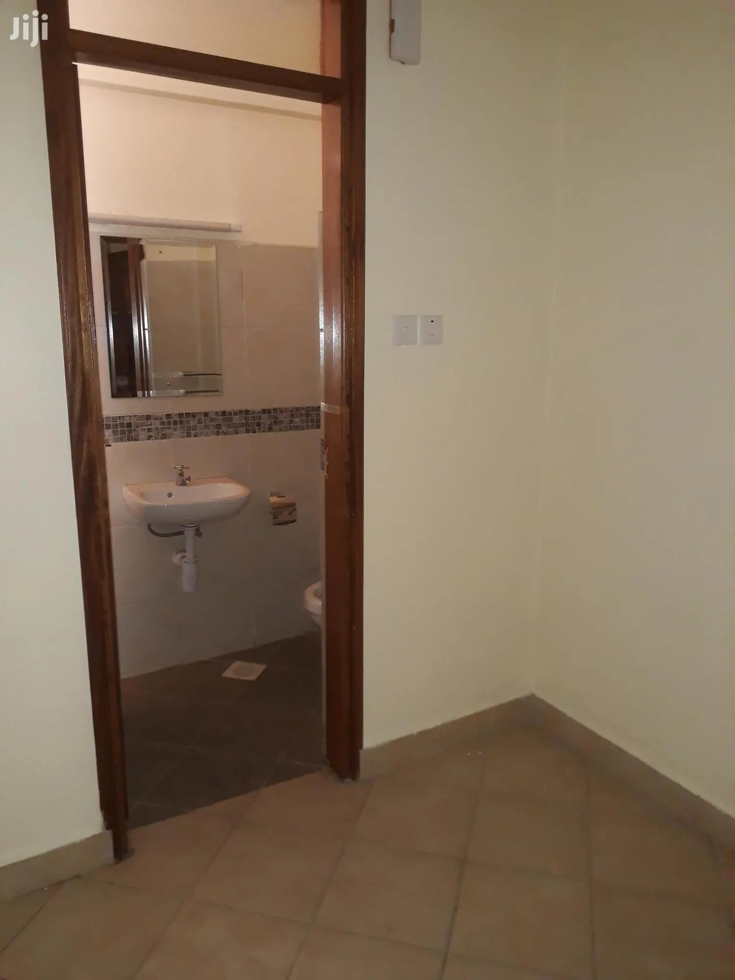 Lavington Studio Rental: Spacious Living Space Available in Lavington