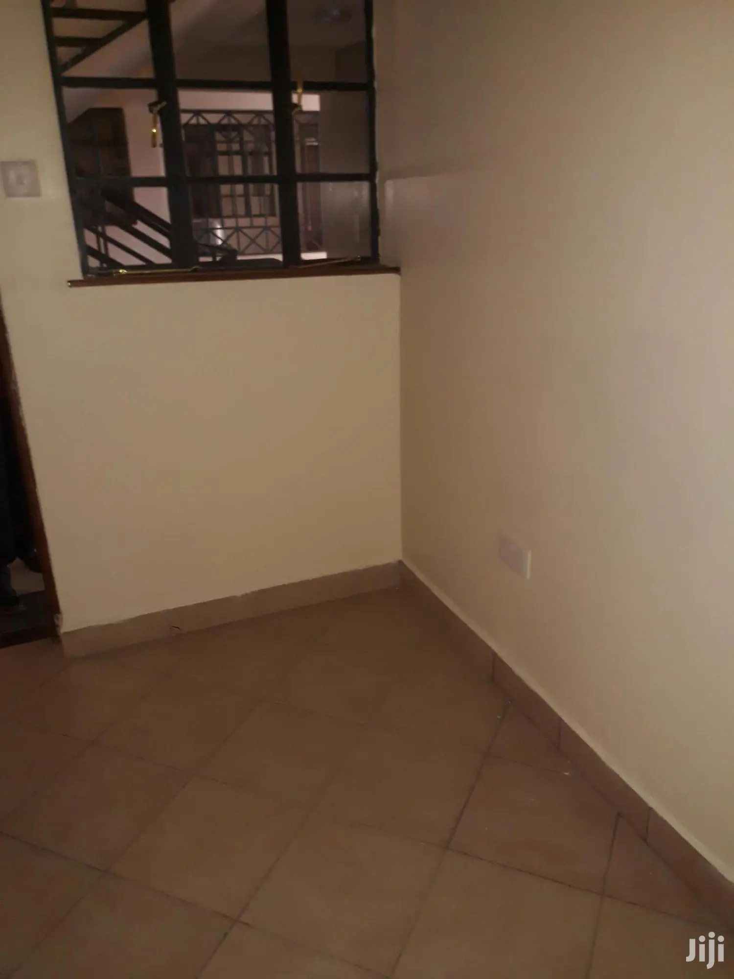 Lavington Studio Rental: Spacious Living Space Available in Lavington