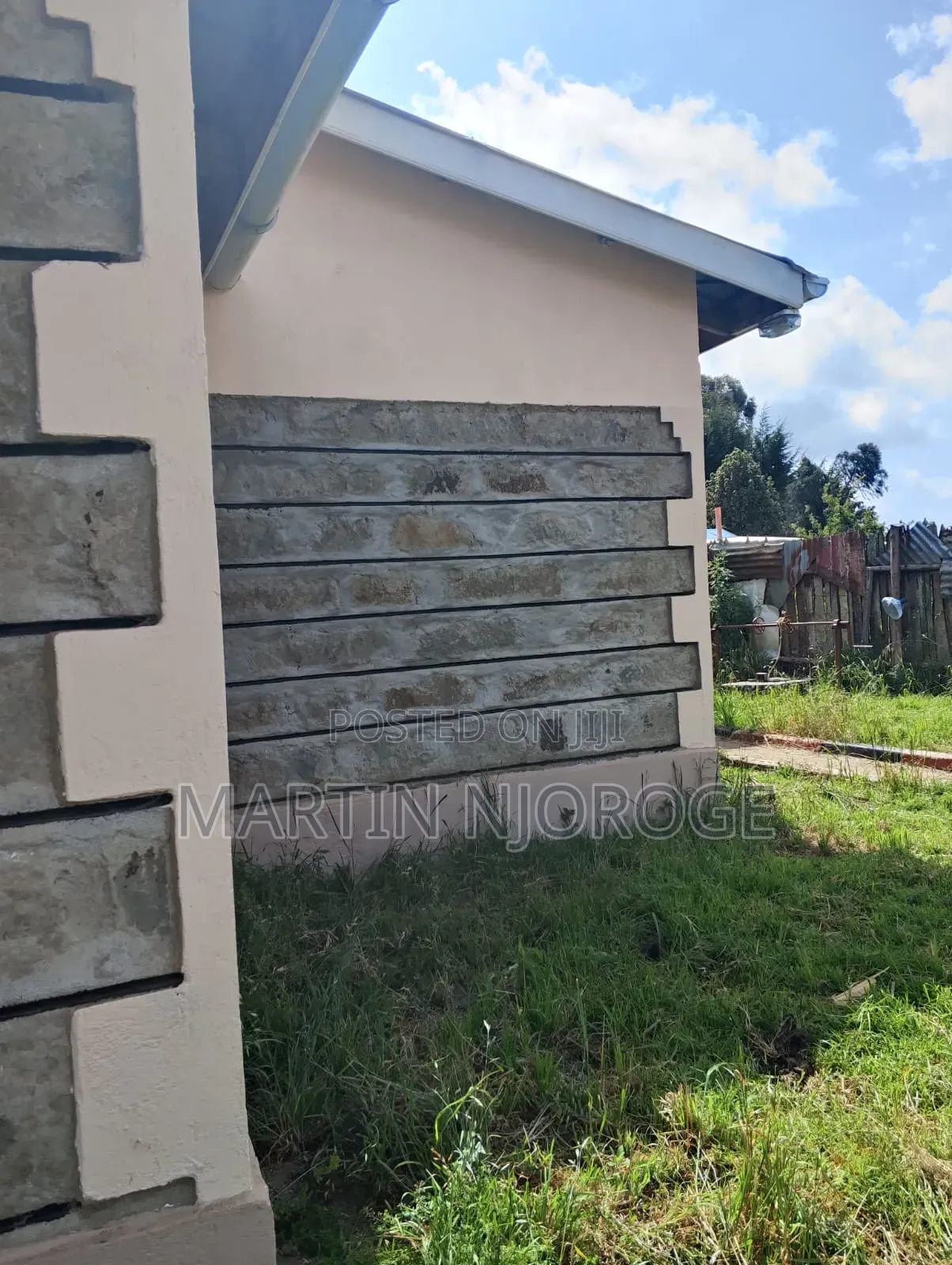 1⁄4 ( 100. By 100) Mwendandu in Magumu
