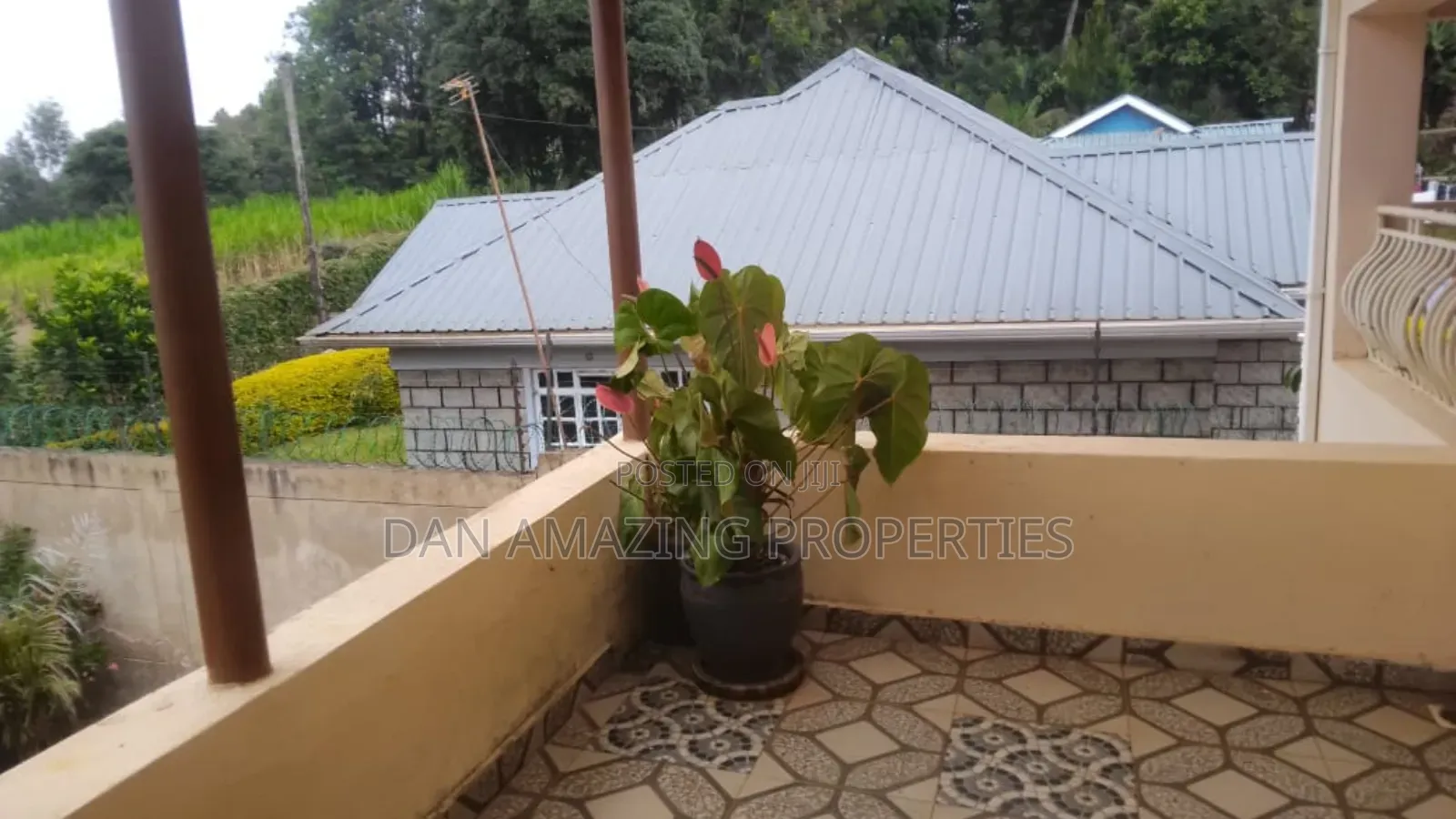 9bdrm Maisonette in Kerarapon Dr On 1/4 for sale in Kerarapon
