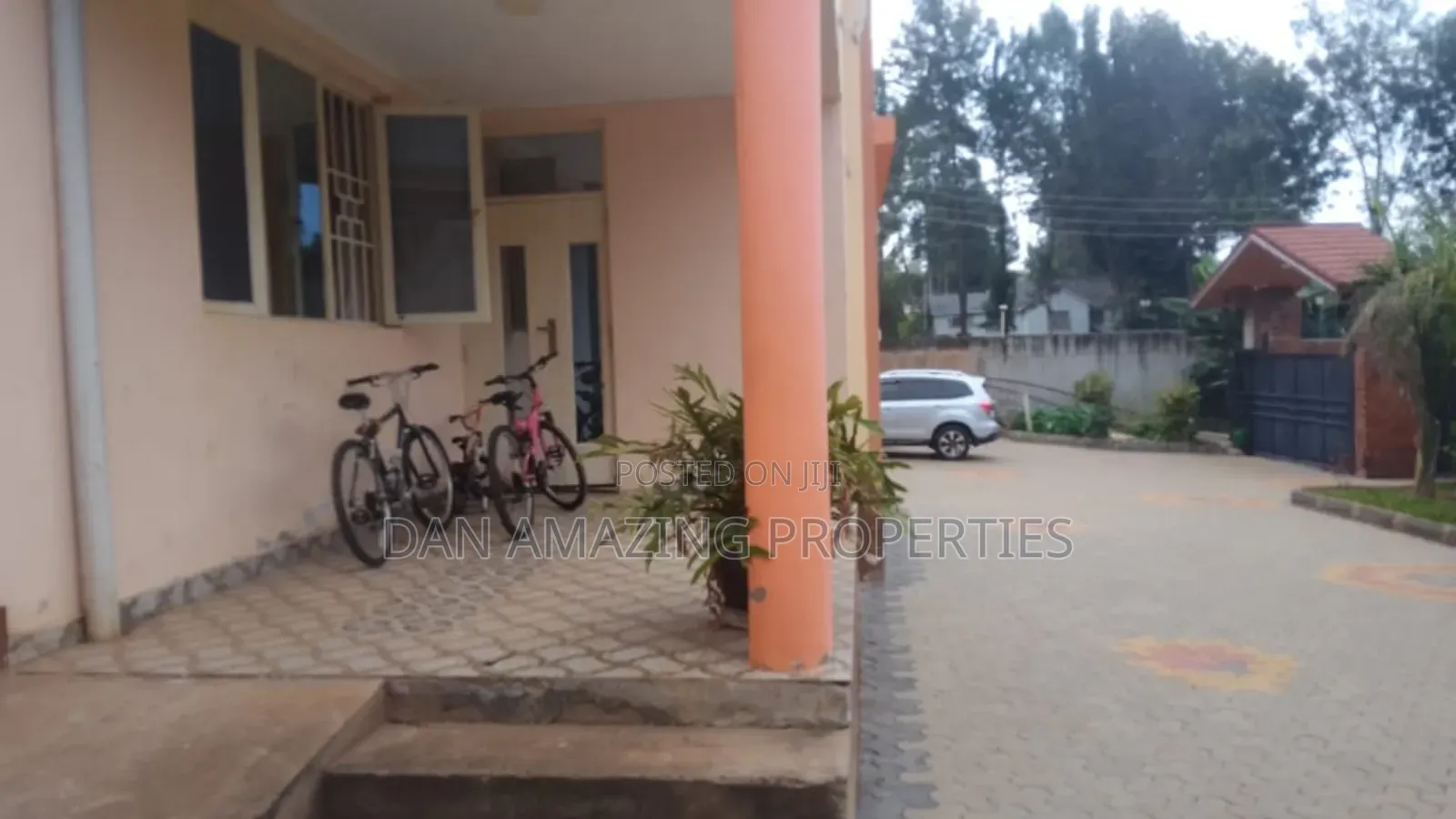 9bdrm Maisonette in Kerarapon Dr On 1/4 for sale in Kerarapon