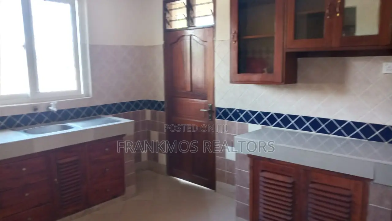 4bdrm Mansion in Afro-Estate, Utange for sale in Utange