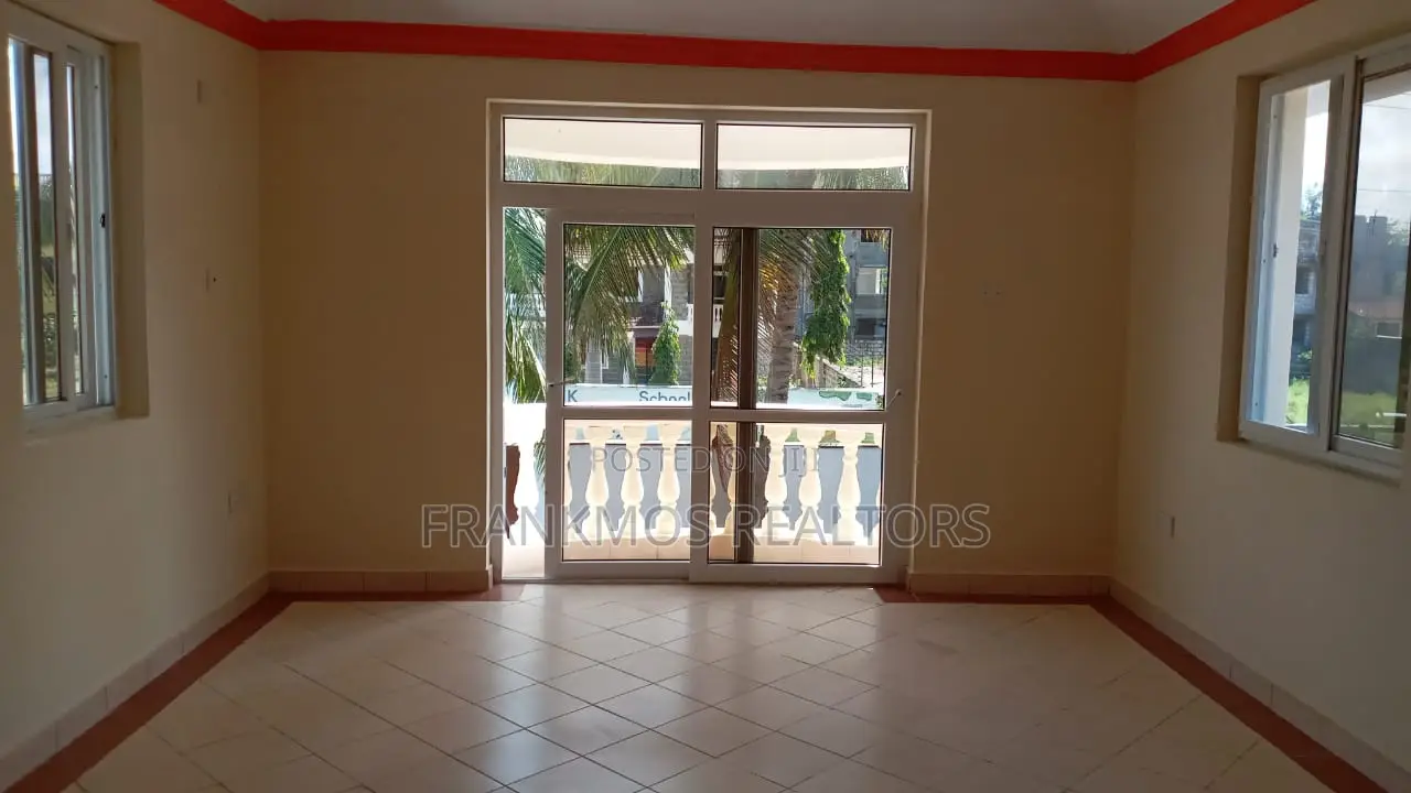 4bdrm Mansion in Afro-Estate, Utange for sale in Utange