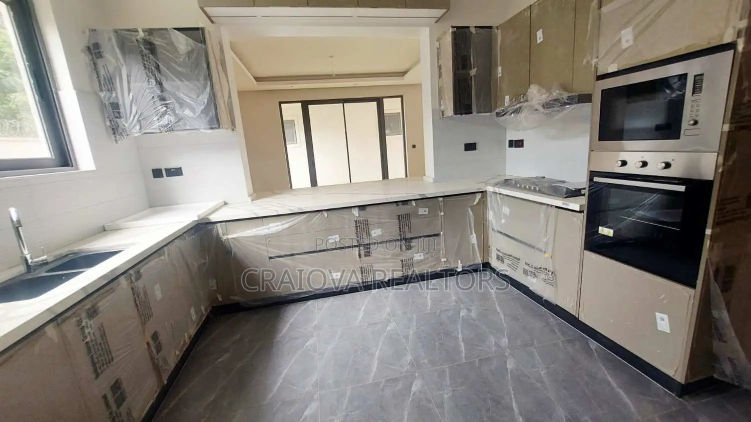 6bdrm Villa in Lavington for sale in Lavington