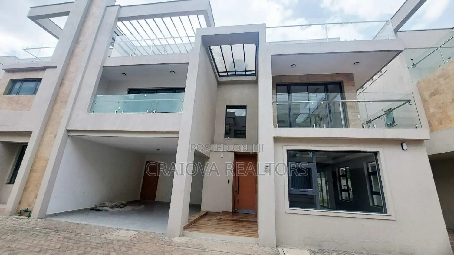 6bdrm Villa in Lavington for sale in Lavington