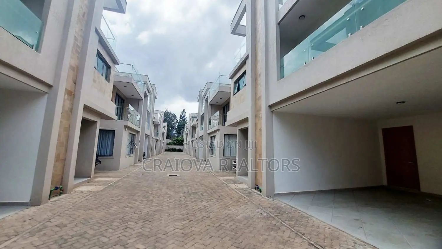 6bdrm Villa in Lavington for sale in Lavington