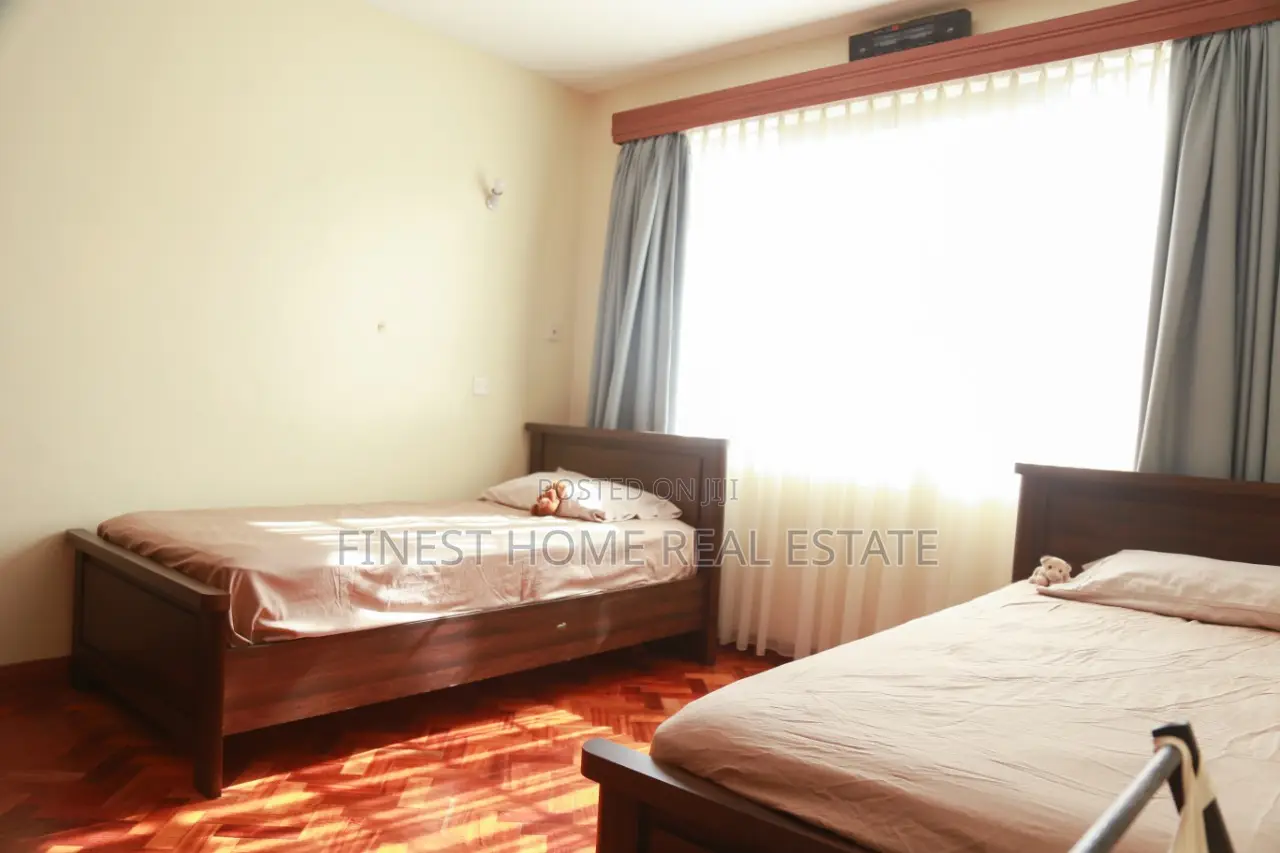 3bdrm Apartment in Merlin Court, Lavington for sale in Lavington