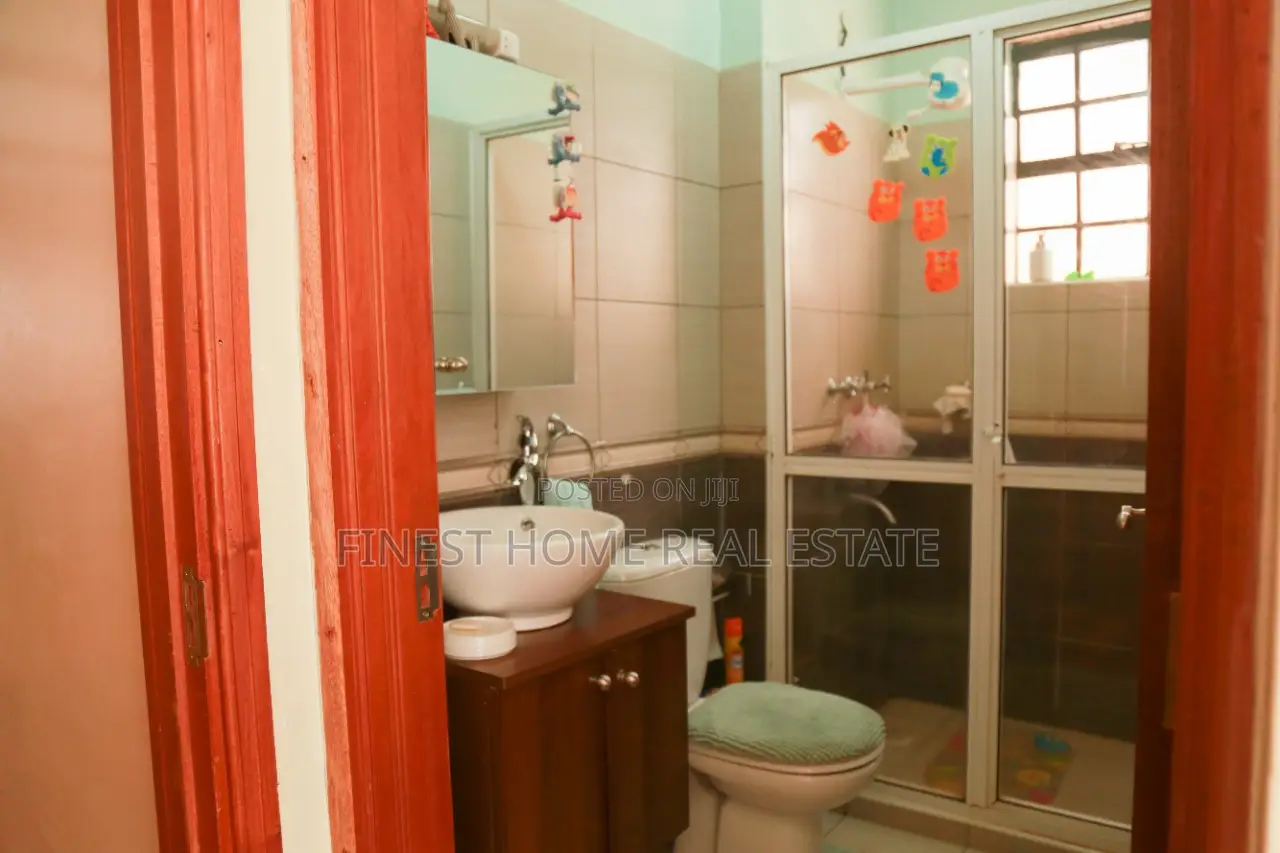 3bdrm Apartment in Merlin Court, Lavington for sale in Lavington