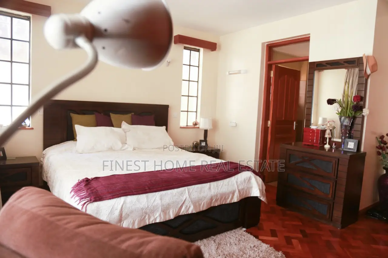 3bdrm Apartment in Merlin Court, Lavington for sale in Lavington