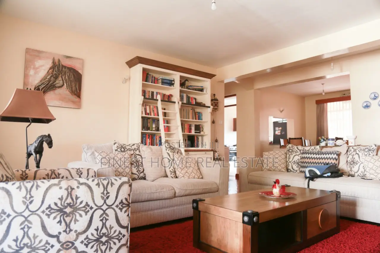 3bdrm Apartment in Merlin Court, Lavington for sale in Lavington