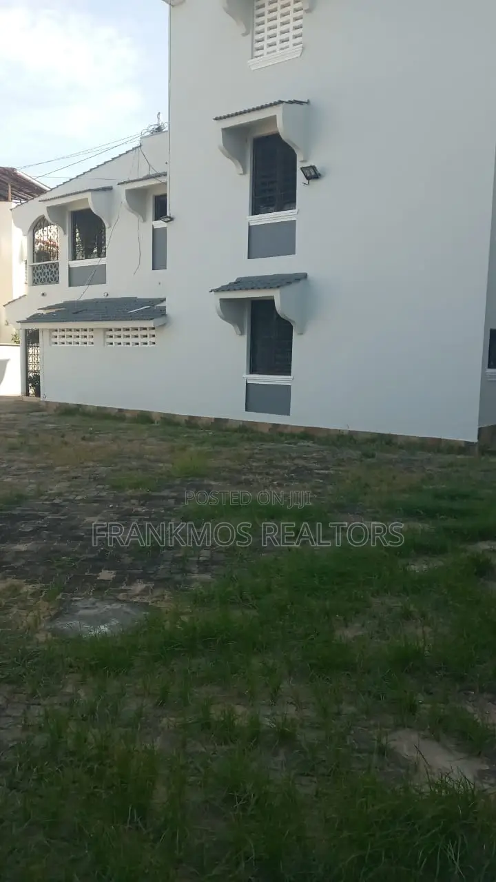 4bdrm Mansion in Kizingo for sale in Kizingo