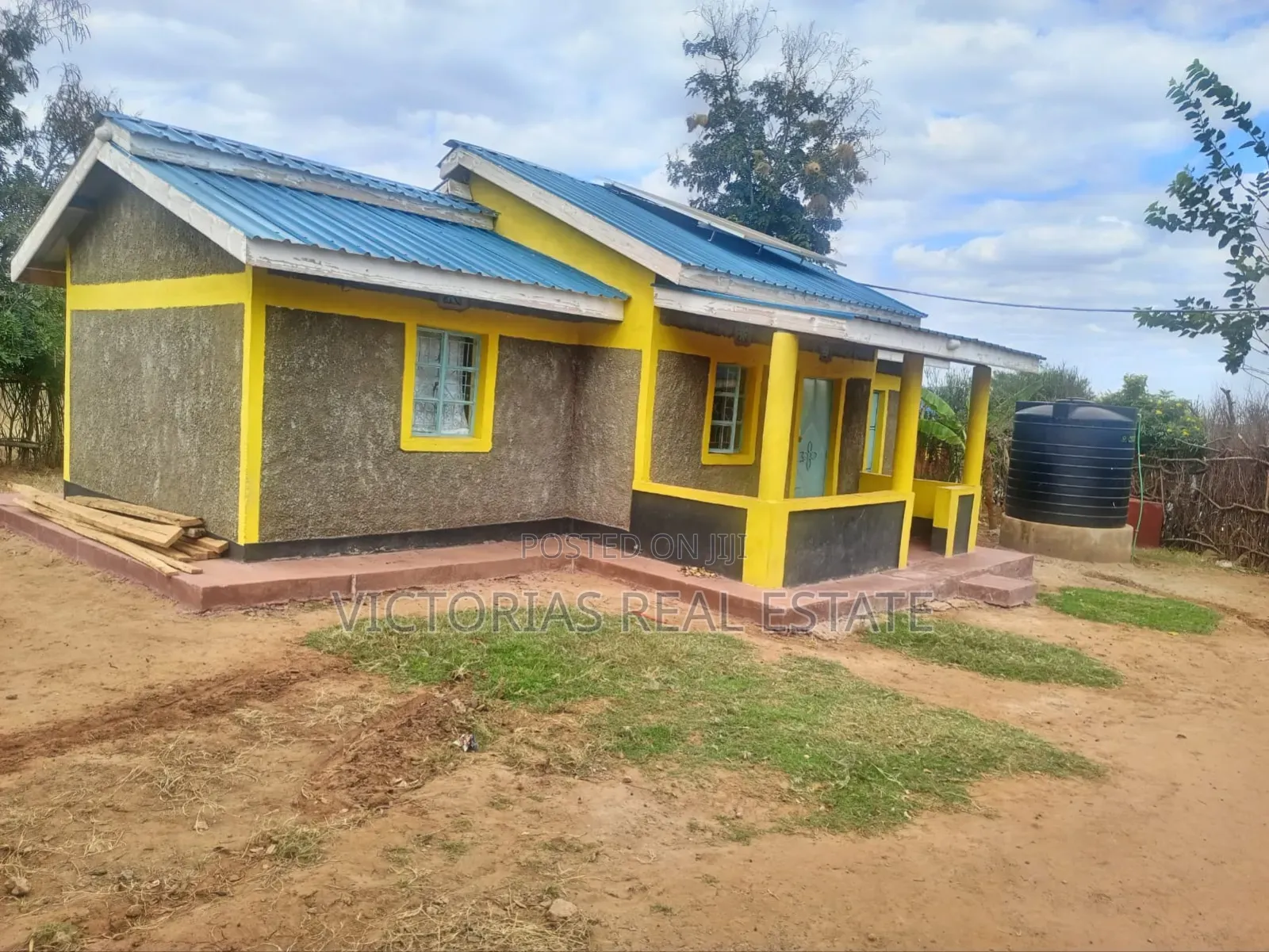 2 Bedroom Home,Separate Kitchen and 2 Other Single Room for Sale in Kivaa