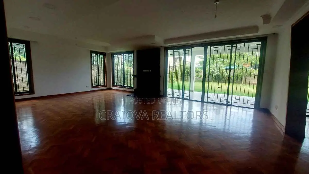 6bdrm Villa in Lavington for sale in Lavington