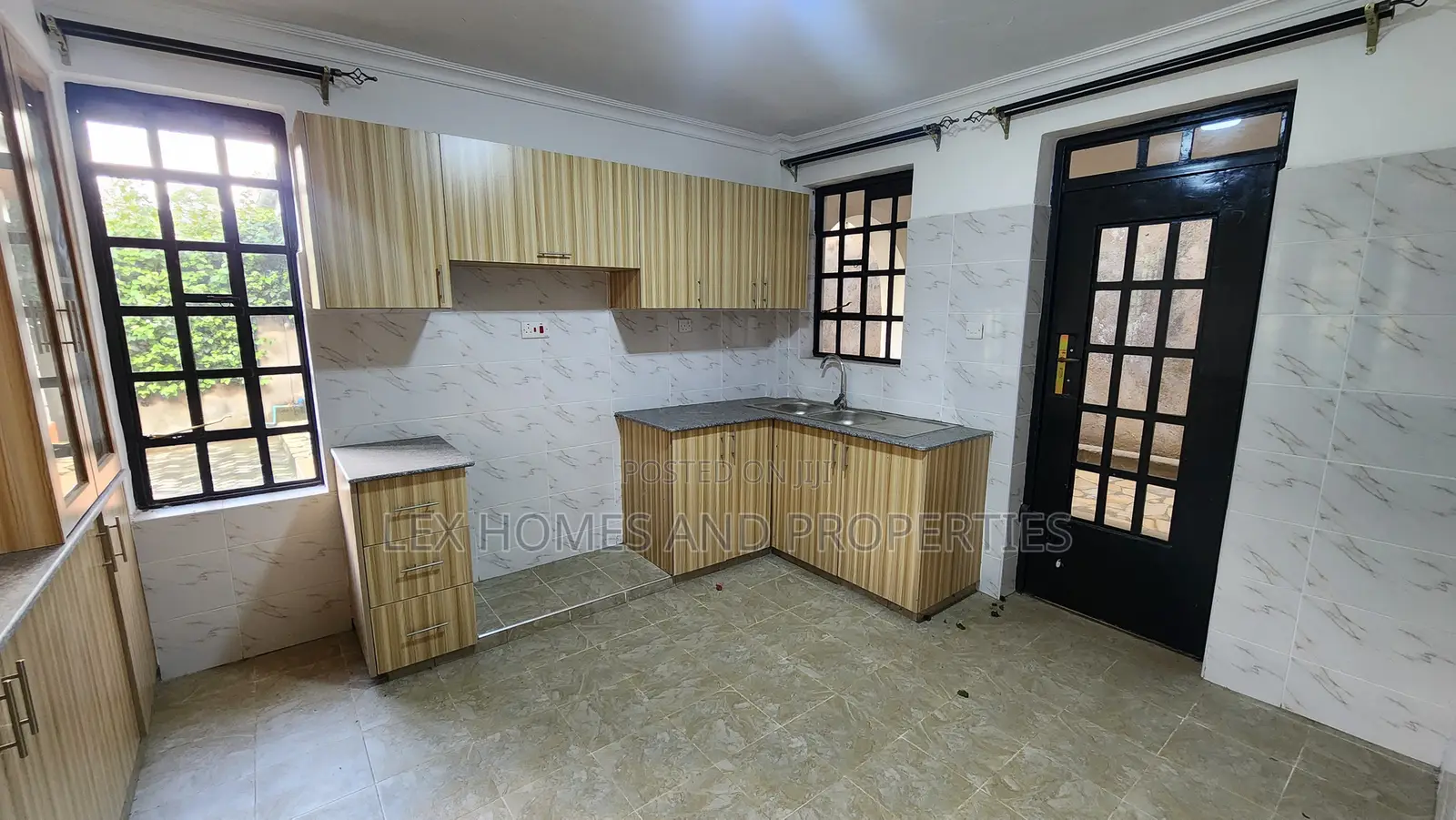3bdrm Mansion in Rimpa for sale in Rimpa