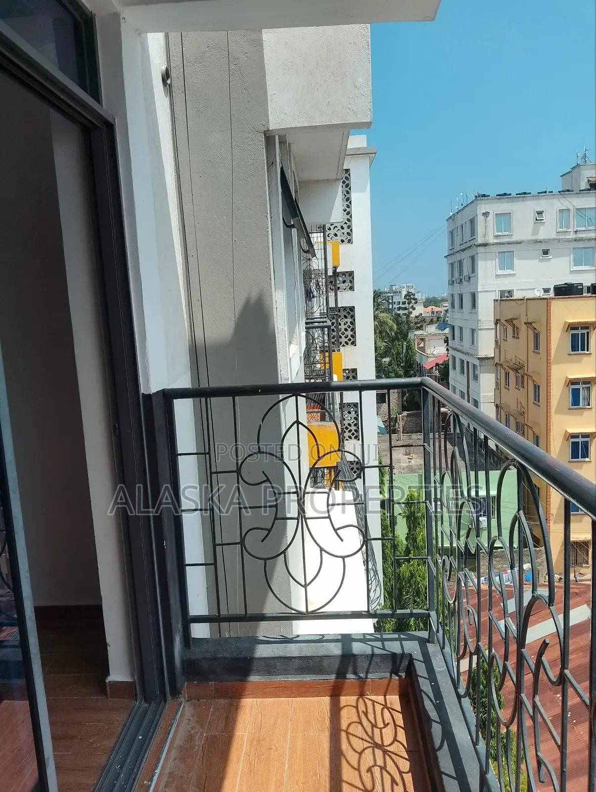 3bdrm Apartment in Beach Road Gichaga, Nyali for sale in Nyali