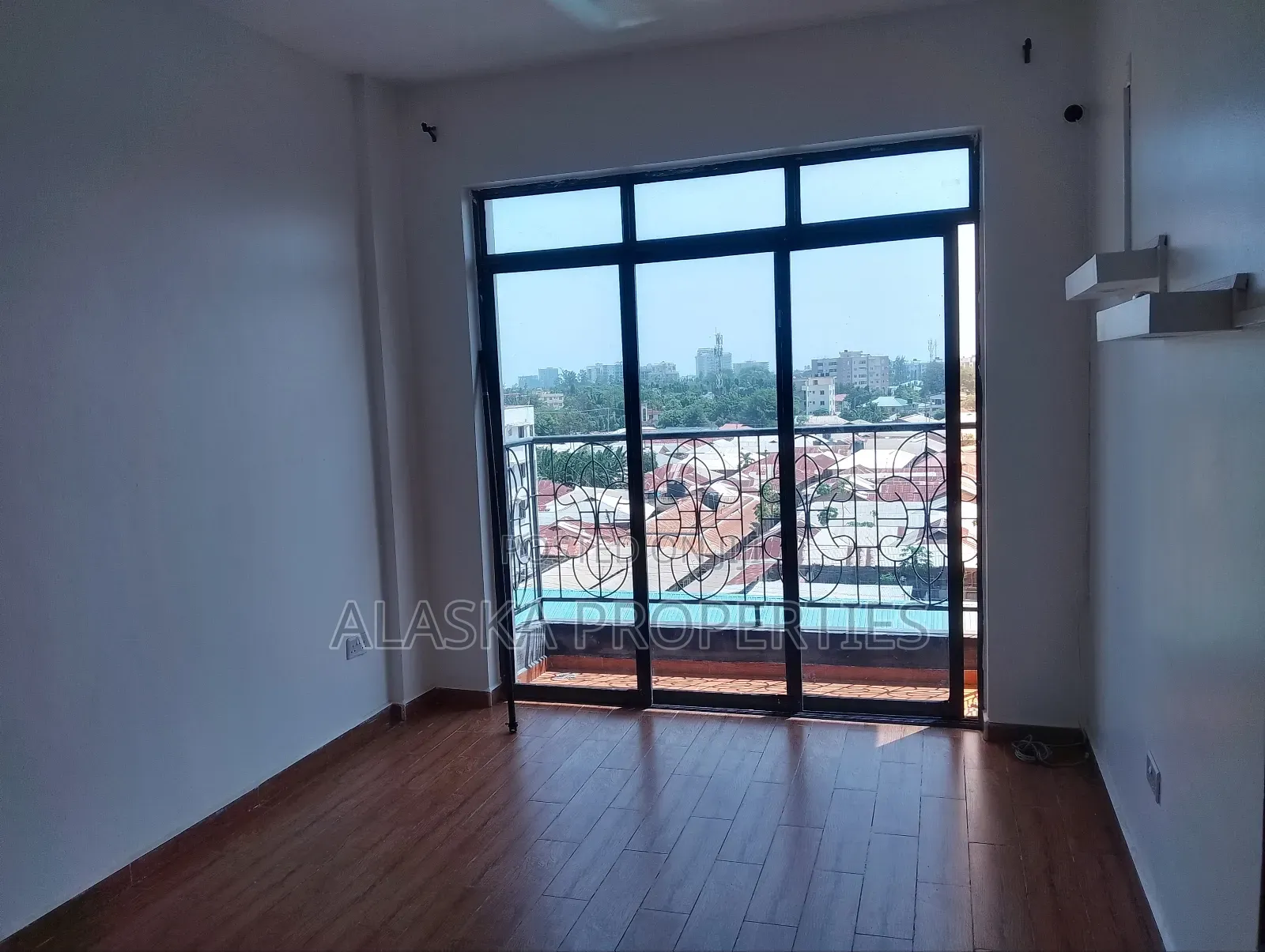 3bdrm Apartment in Beach Road Gichaga, Nyali for sale in Nyali
