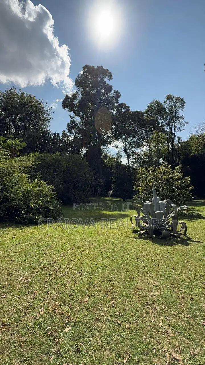 2.5acre Land With a Villa in Ridgeways